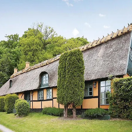Feriehus Three-bedroom Holiday In Prasto *