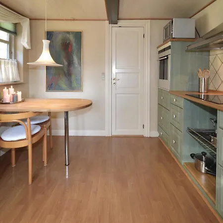 Feriehus Three-bedroom Holiday In Prasto *