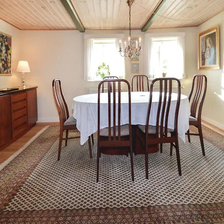 Feriehus Three-bedroom Holiday In Prasto *