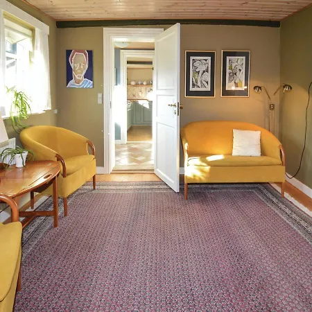 Feriehus Three-bedroom Holiday In Prasto *