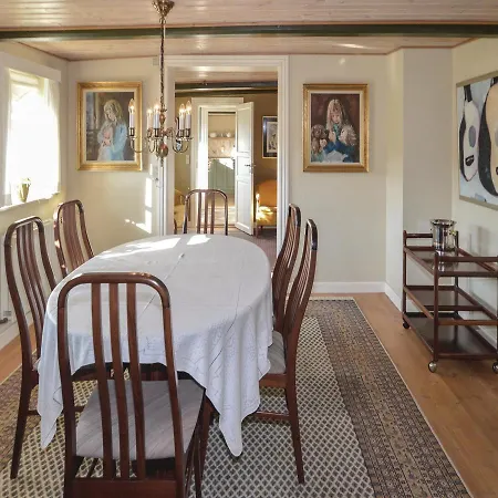Feriehus Three-bedroom Holiday In Prasto *
