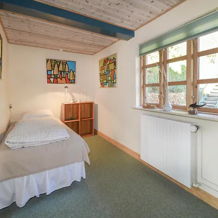 Feriehus Three-bedroom Holiday In Prasto *